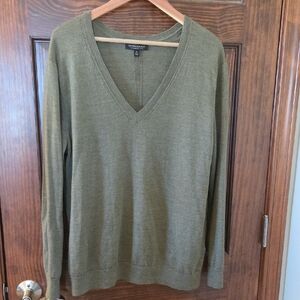Banana Republic Women's Olive Green V-Neck Sweater 100% Merino Wool